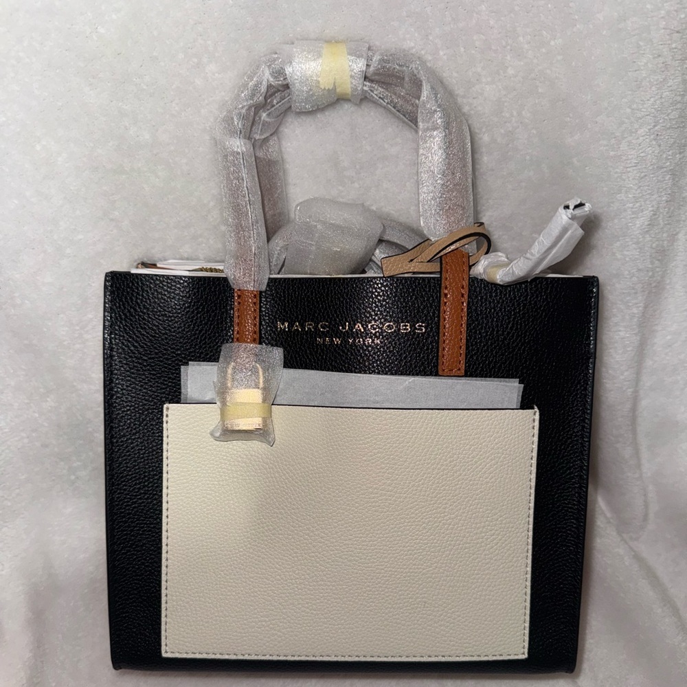 Marc Jacobs COLORBLOCK MINI GRIND
TOTE-NWT - Picture 2 of 7